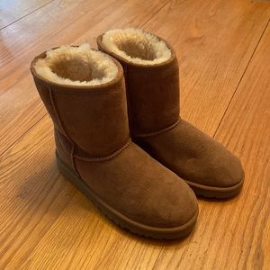 Kids Size 3 UGG Boots Chestnut